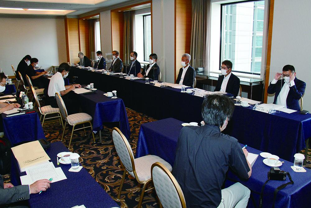 依存問題や検討会の活動状況を報告