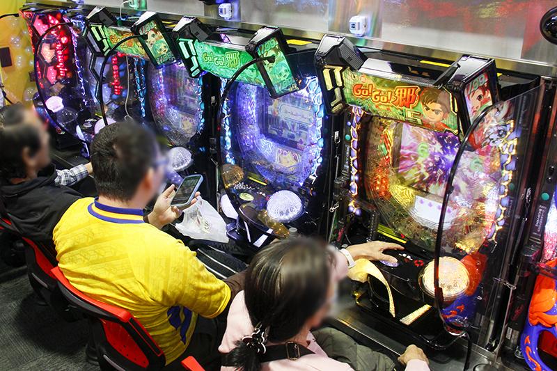 “豪遊”スペックの郷ひろみ最新機種が先行導入|ニューギン